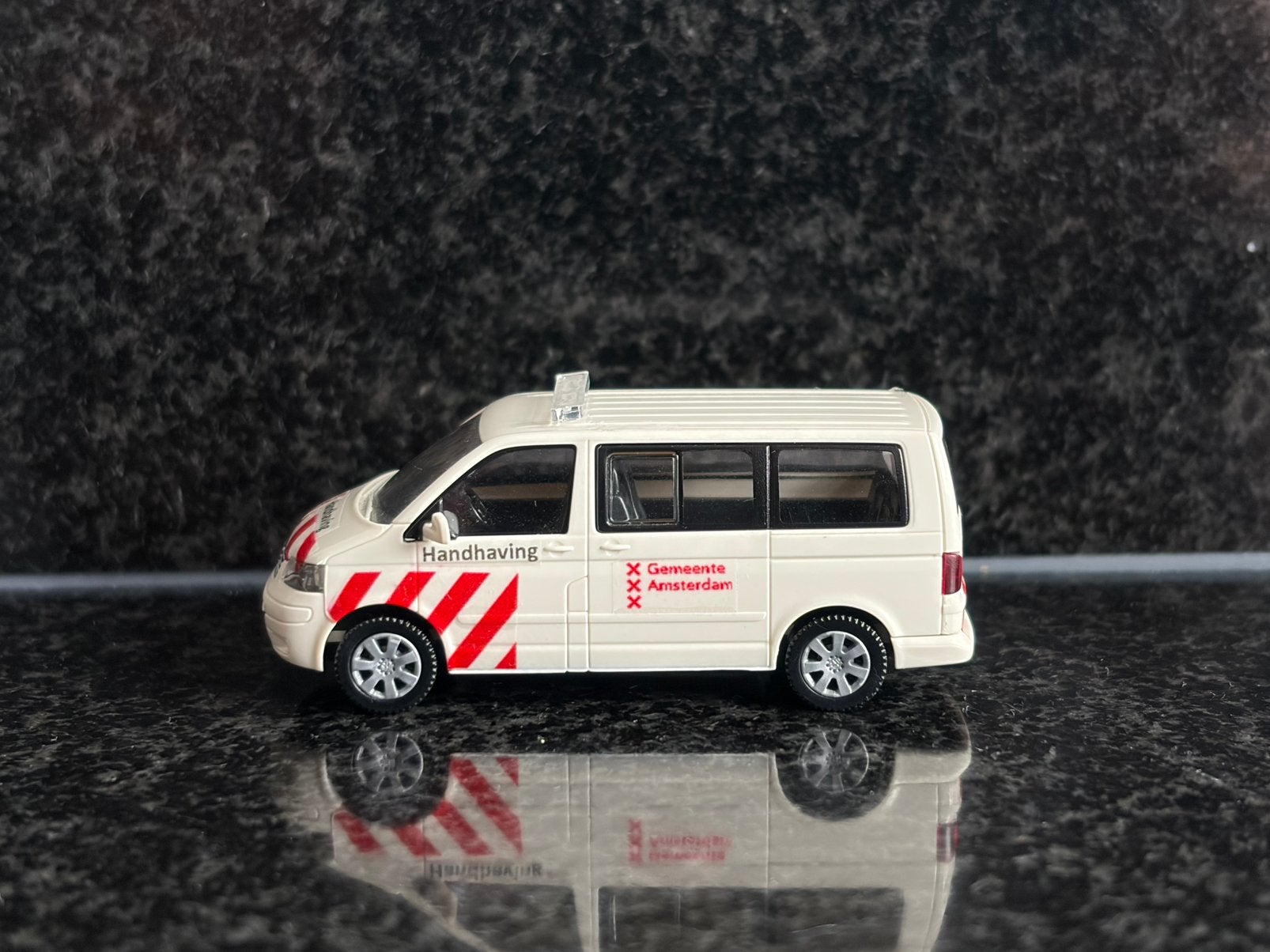 Wiking volkswagen T5 handhaving gemeente amsterdam 1:87, Hobby en Vrije tijd, Verzenden, Nieuw, Auto, Wiking