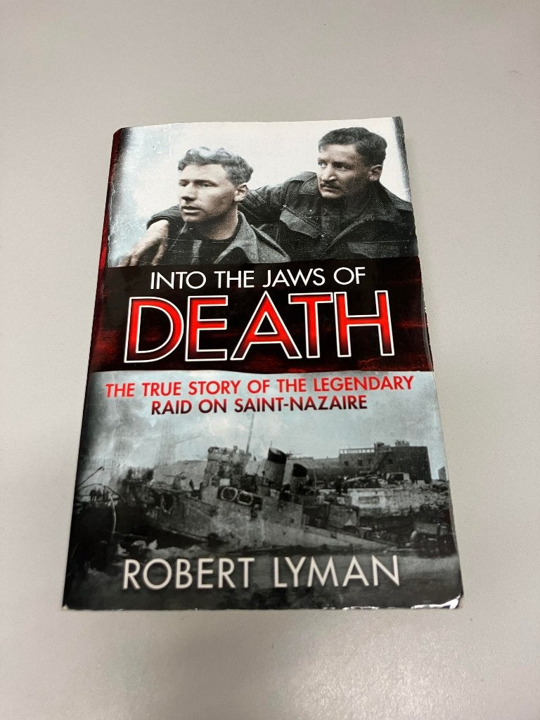 Into the jaws of Death Raid on Saint-Nazaire, Boeken, Ophalen of Verzenden, Tweede Wereldoorlog, Gelezen, Algemeen