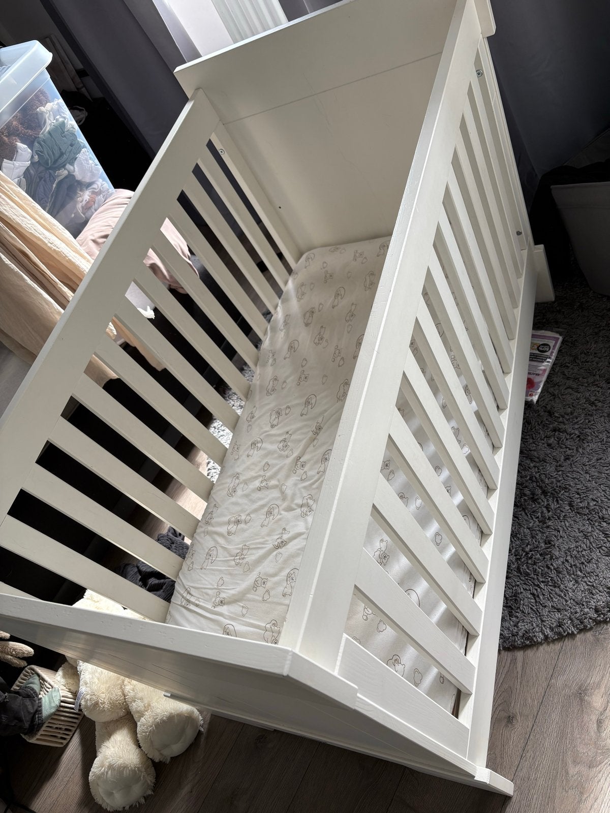 Wit babybedje met matras incl. klamboe en klamboe stang, Kinderen en Baby's, Ophalen, 70 tot 85 cm, 140 tot 160 cm, Zo goed als nieuw