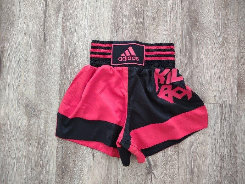 Nieuwe zwart rode kickbox short van Adidas, maat XS/S. Sport, Overige, Maat XS of kleiner, Onb, Nieuw