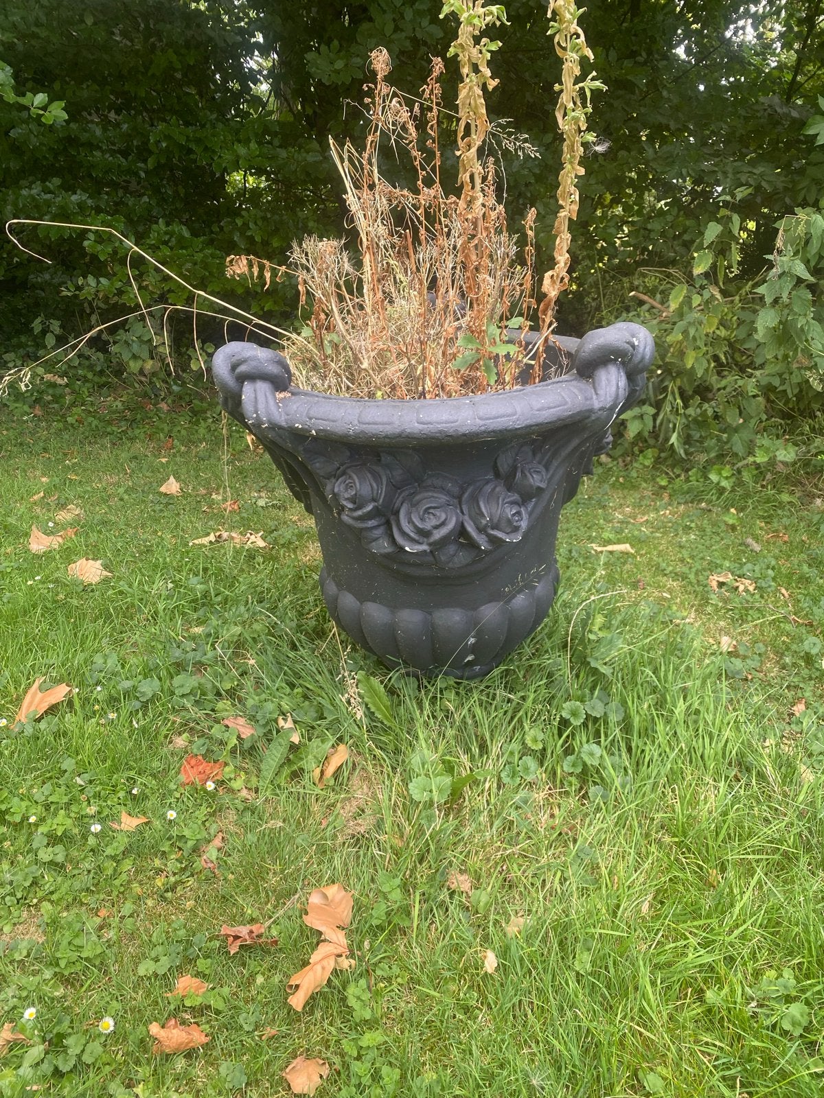 Decoratieve betonnen bloempot met roosmotief, Ophalen, Gebruikt, Balkon, 40 cm of meer