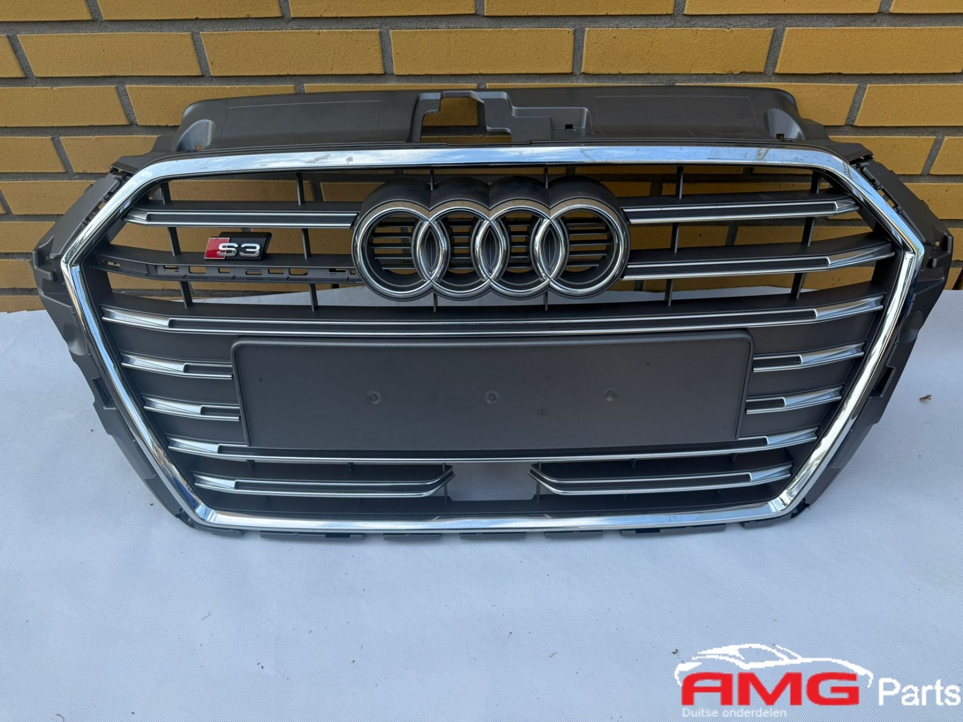 Audi A3 S3 8V GRIL 8V3853651 AE, AUDI AG, Kundenbetreuung@audi.de, Nieuw, Auto-Union-Strasse 1
85045  Ingolstadt, DE