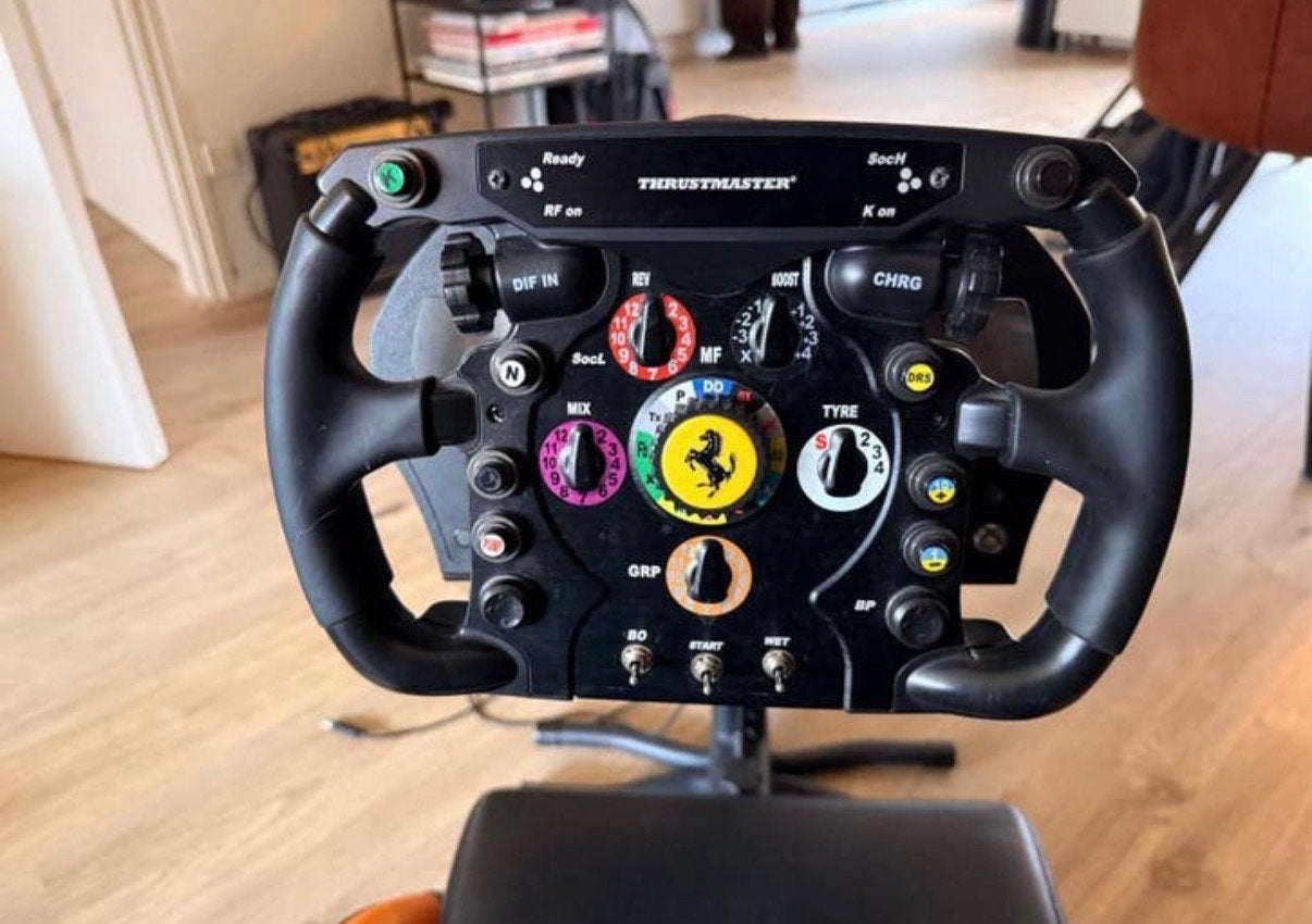 Thrustmaster Ferrari F1 racestuur met Playseat, Ophalen, Overige merken, Zo goed als nieuw