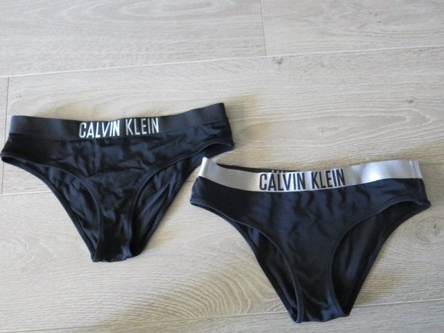 Calvin Klein swimmwear  bikini broek maat S (2x), Kleding | Dames, Badmode en Zwemkleding, Zwart, Ophalen of Verzenden, Zo goed als nieuw