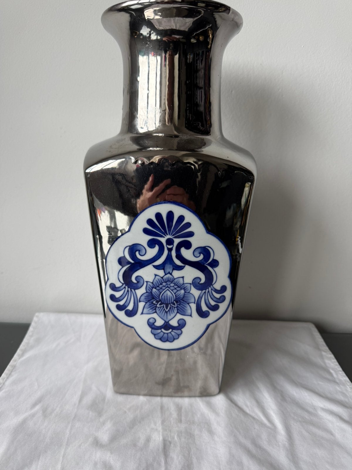 Grote vaas Lifestyle zilver wit Delfts blauw porselein, Ophalen of Verzenden, Zo goed als nieuw, Zilver, Steen/keramiek
