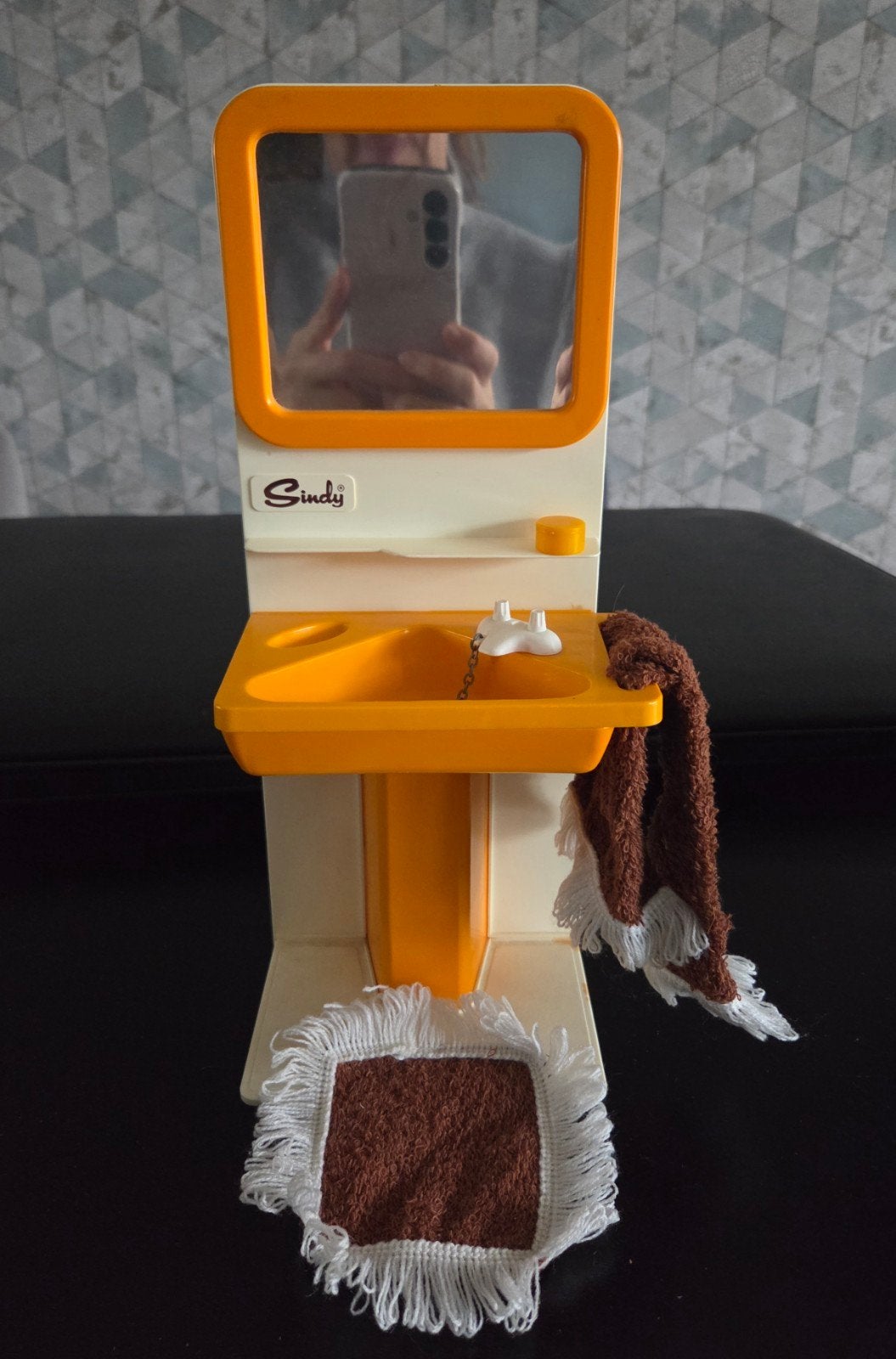 Vintage Sindy wastafel met accessoires voor poppenhuis, Ophalen of Verzenden, Gebruikt, Overige typen