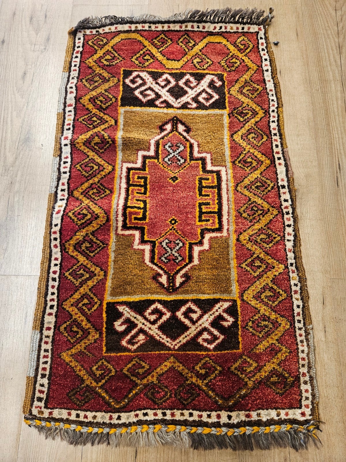 Vintage handgeknoopt oosters tapijt 92x53, Info@SlatsAntiek.nl, Rood, Tweedehands, 50 tot 100 cm