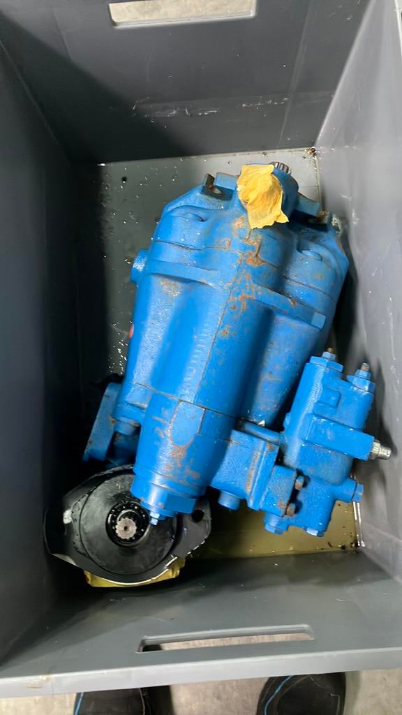 Vickers hydraulische load sense pomp 131cc, Ophalen of Verzenden, Zo goed als nieuw