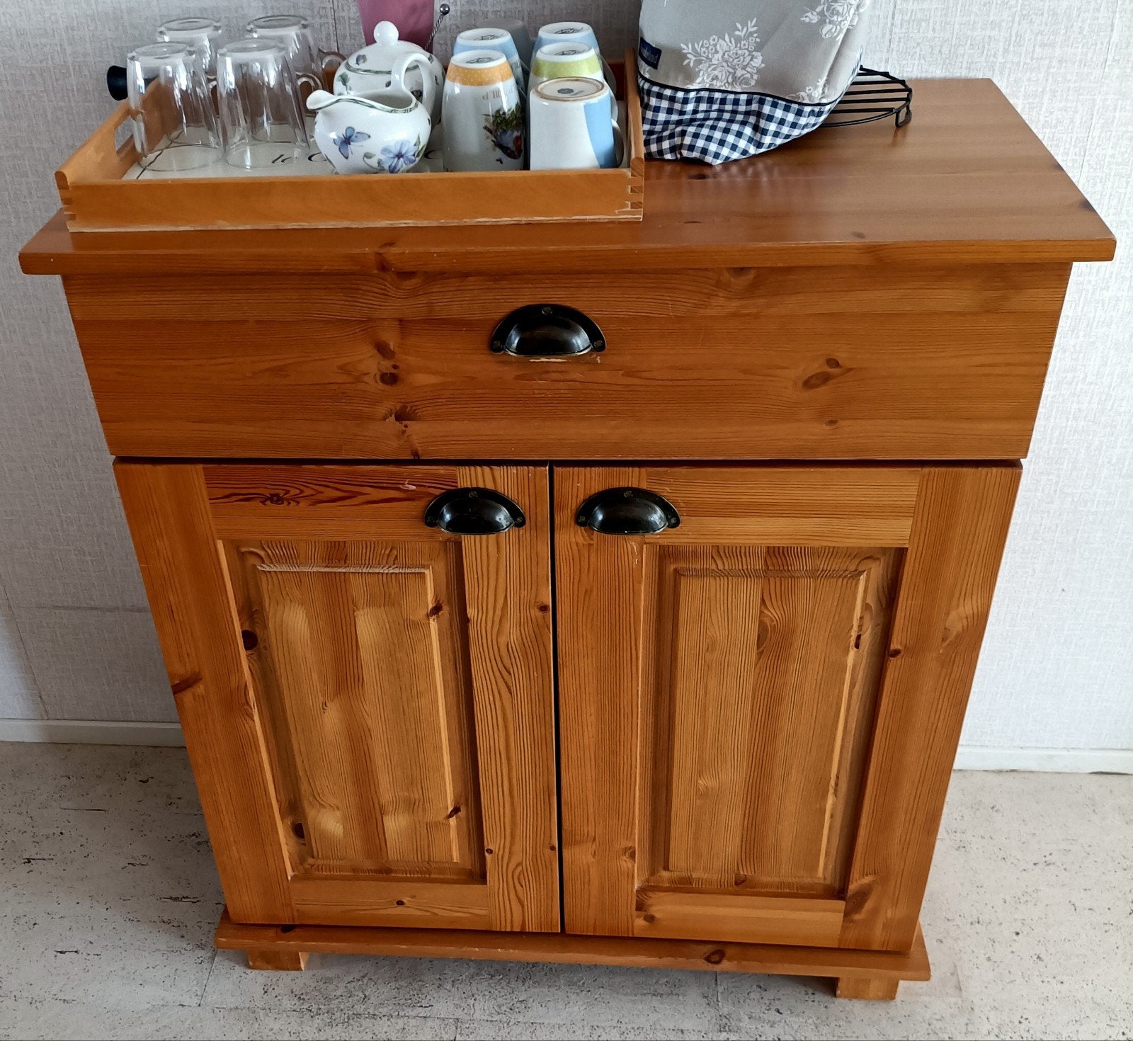 Kleine grenen dressoir met lade en deuren, Ophalen, Gebruikt, 50 tot 100 cm, Landelijk