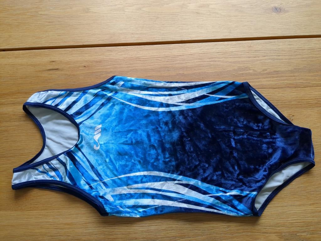 Turnpakje Christian Moreau maat 140 blauw velours, Sport en Fitness, Turnen, Gebruikt, Blauw, Turnpak(je), Kindermaat 122 t/m 140