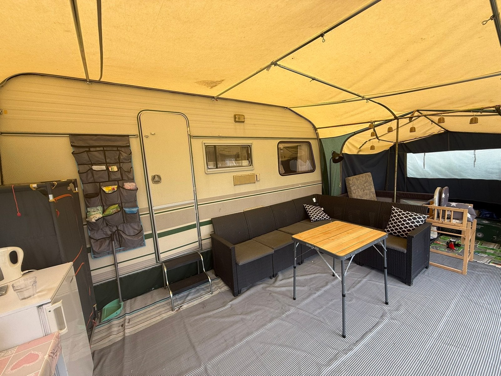 Chateau Chiara mét seizoensplek 2026 in Uitgeest, Caravans en Kamperen, Caravans, Particulier