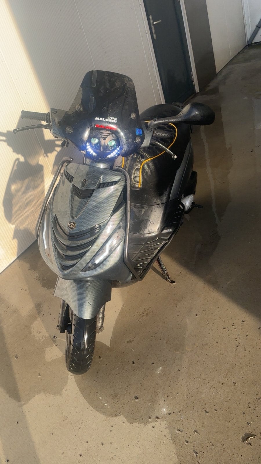 Piaggio zip carbon, Fietsen en Brommers, Ophalen, Maximaal 45 km/u, Zip, Zo goed als nieuw