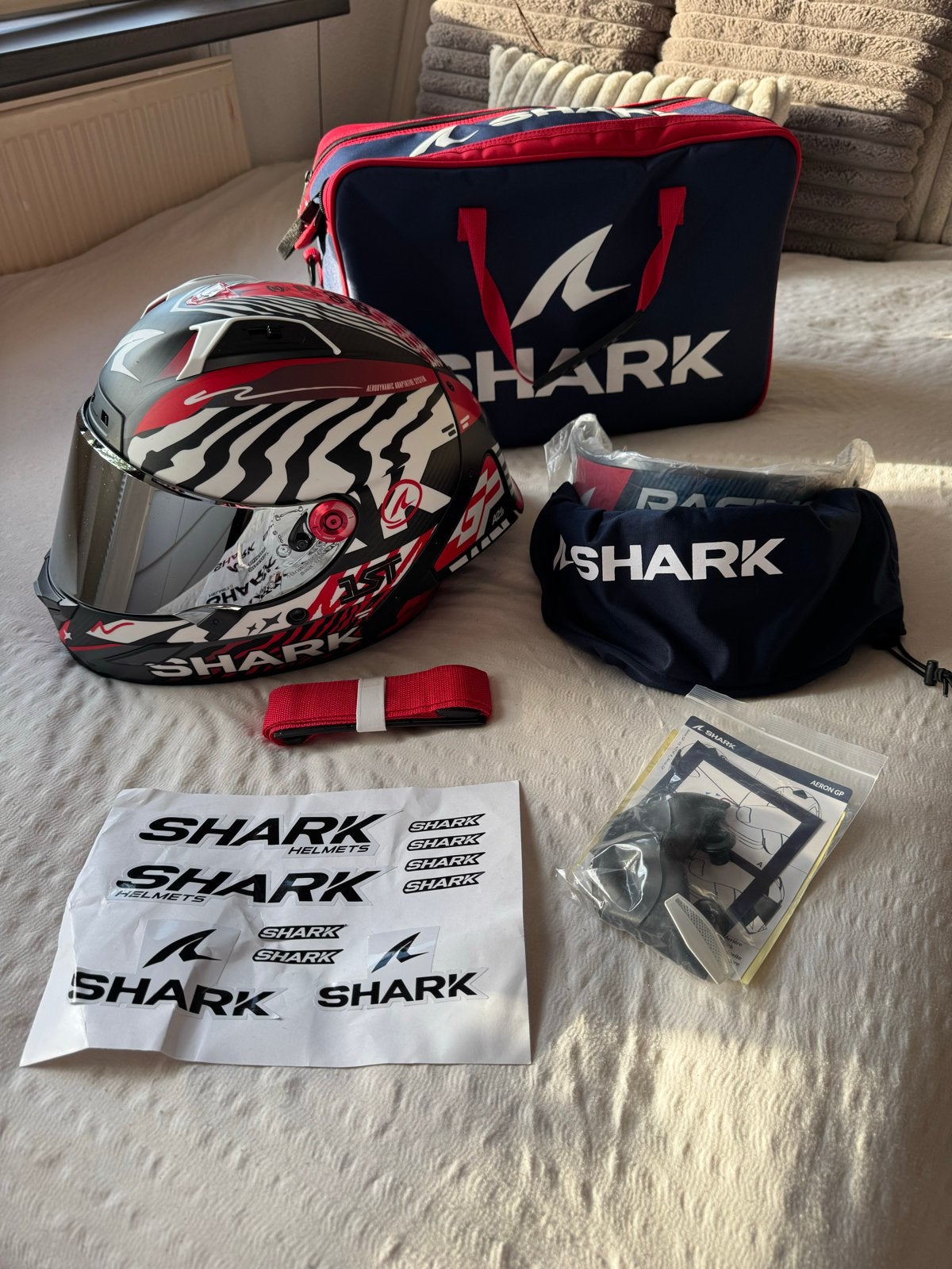 Shark Aeron-GP FIM helm - Zwart/Rood/Wit, Maat L, Motoren, Heren, Shark, Ophalen of Verzenden, Nieuw zonder kaartje