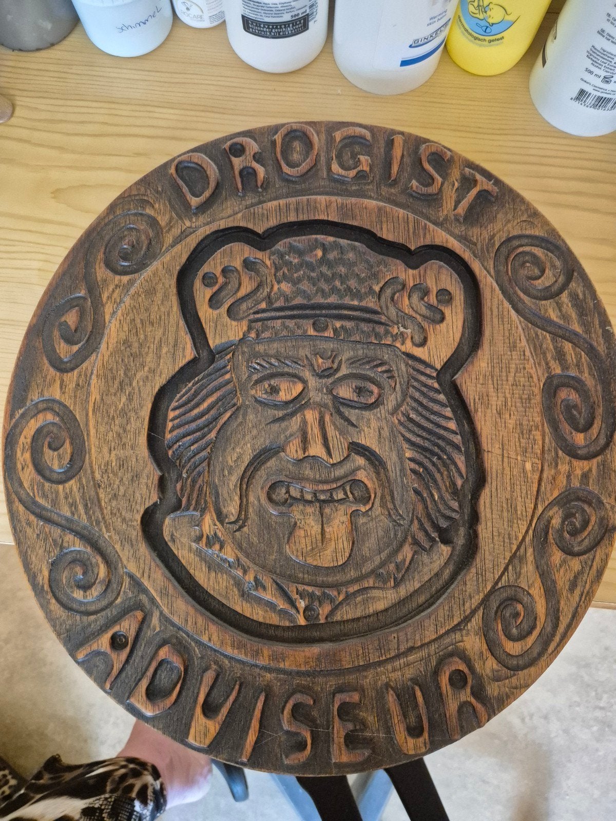 Mooi handgestoken houten bord met gaper afbeelding, Antiek en Kunst, Ophalen of Verzenden