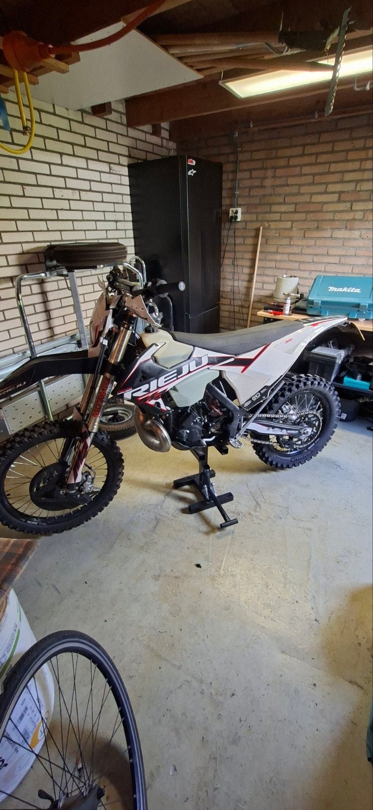 Rieju MR300 Racing 2023- 2t - Topstaat met Ultimate vering, Rieju, 300 cc, Particulier, Minimaal motorrijbewijs A2