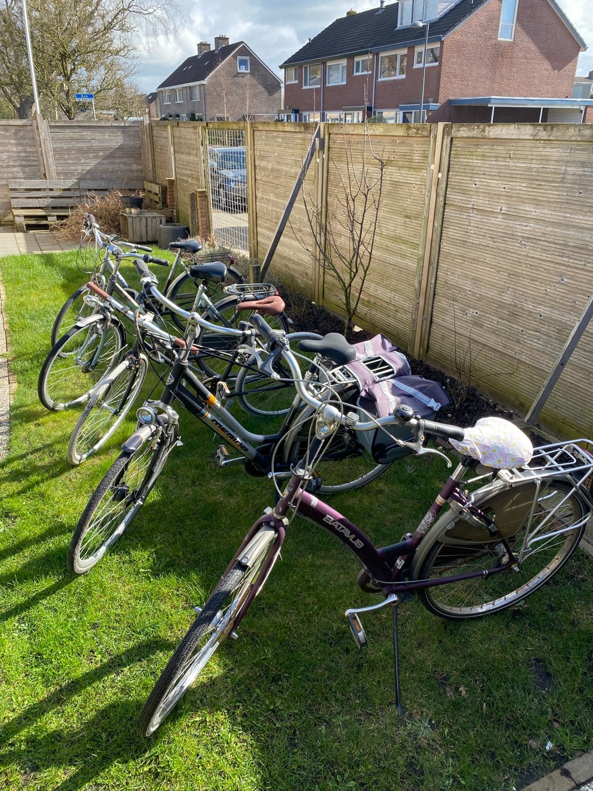 Fietsen kroeg fiets student opknapper, Ophalen, Brink 10, Jarne@home.nl, Batavus