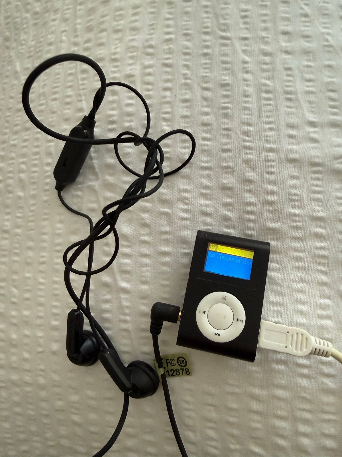 DIFRNCE MP3-speler 2GB met oortjes en USB-kabel, Audio, Tv en Foto, Mp3-spelers | Overige merken, Ophalen of Verzenden, Zo goed als nieuw
