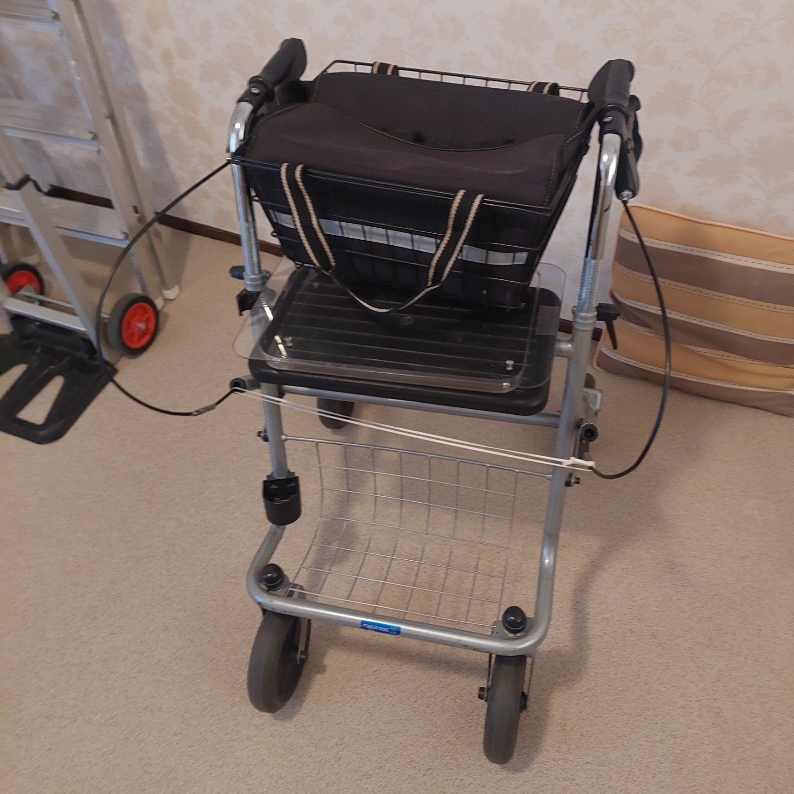 rollator  zwaar model  met accessoires, Ophalen, Duwrolstoel