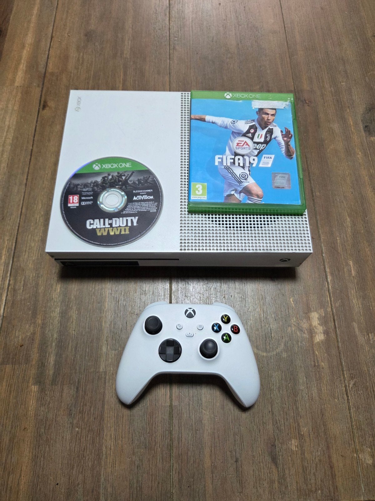 Xbox One S 500GB met FIFA 19 en Call of Duty WWII, Gebruikt, 1 speler, Ophalen of Verzenden, Eén computer