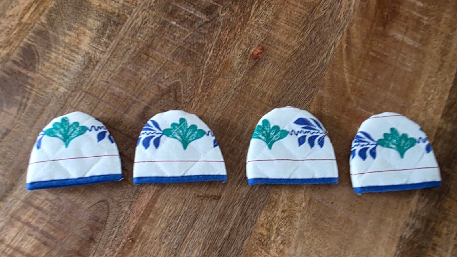 Set van 4 originele Boerenbont eierwarmers /eiermutsen, Overige merken, Textiel, Ophalen of Verzenden, Zo goed als nieuw