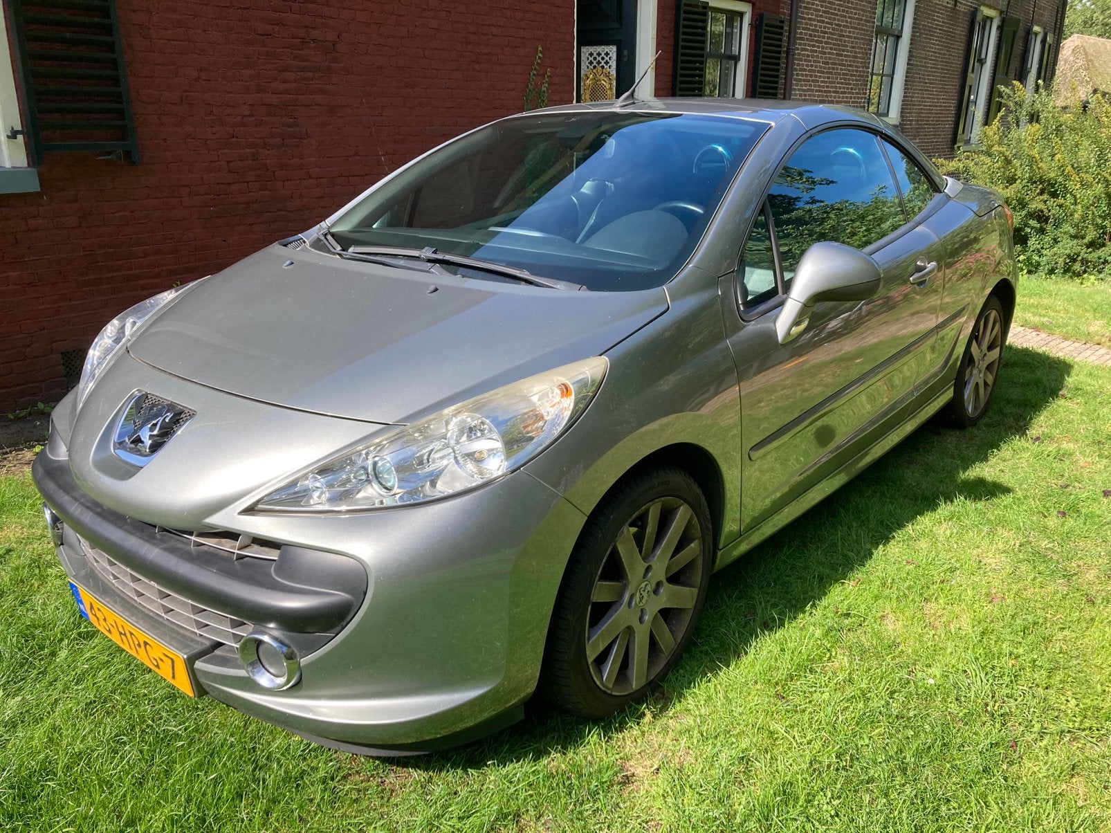 Peugeot 207 1.6 16V CC 110KW 2009 Grijs, Voorwielaandrijving, 4 cilinders, Cabriolet, 4 stoelen