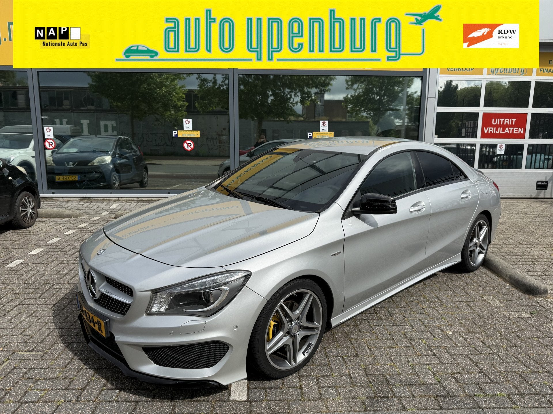 Mercedes-Benz CLA-Klasse 200 AMG-Style Automaat * 105.255 Km, Auto's, Gebruikt, 715 kg, 1595 cc, Bedrijf