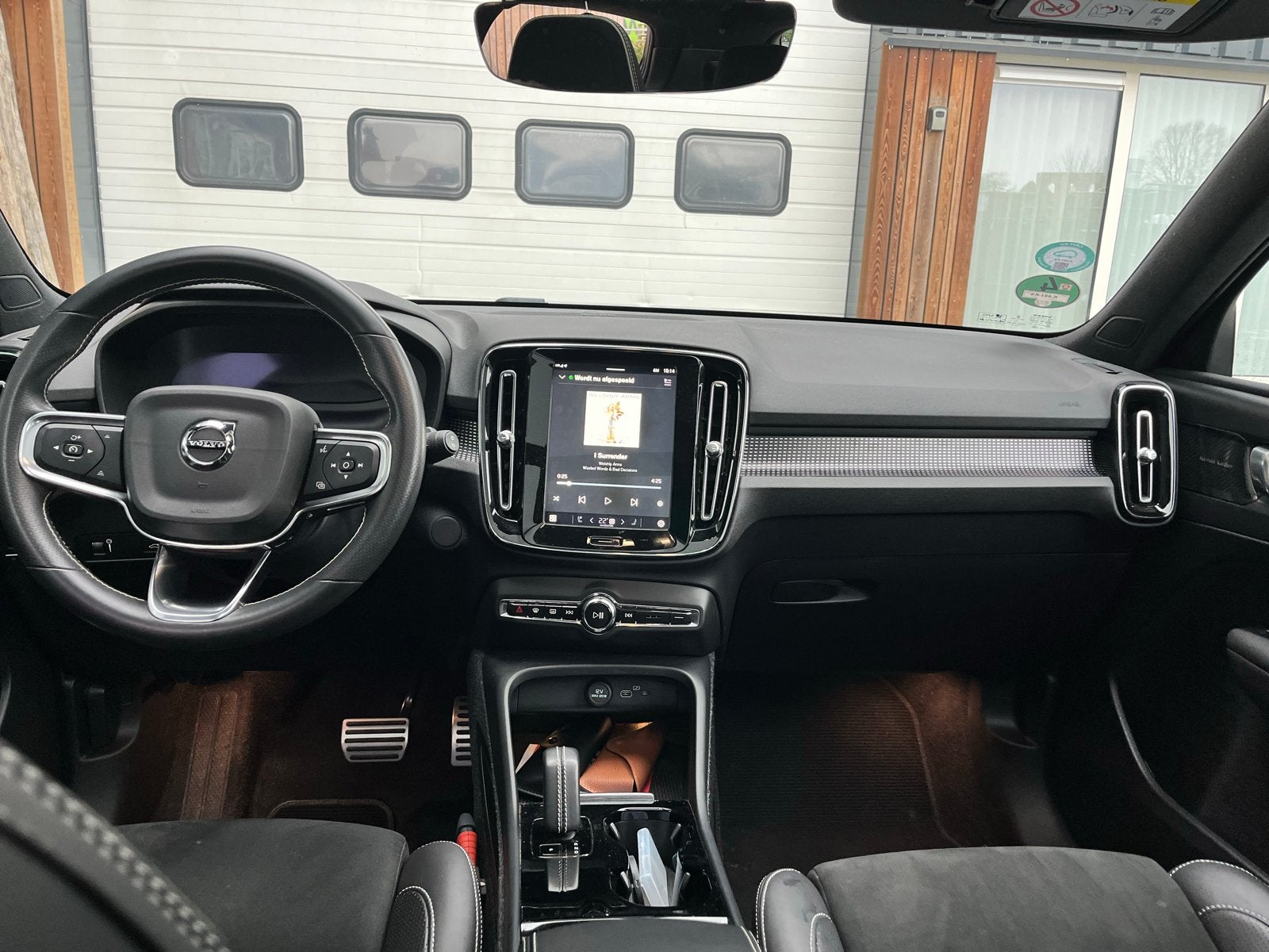 Volvo XC40 P8 408pk AWD Pure Electric 2020 Zwart, 34 min, 495 min, Zwart, Origineel Nederlands