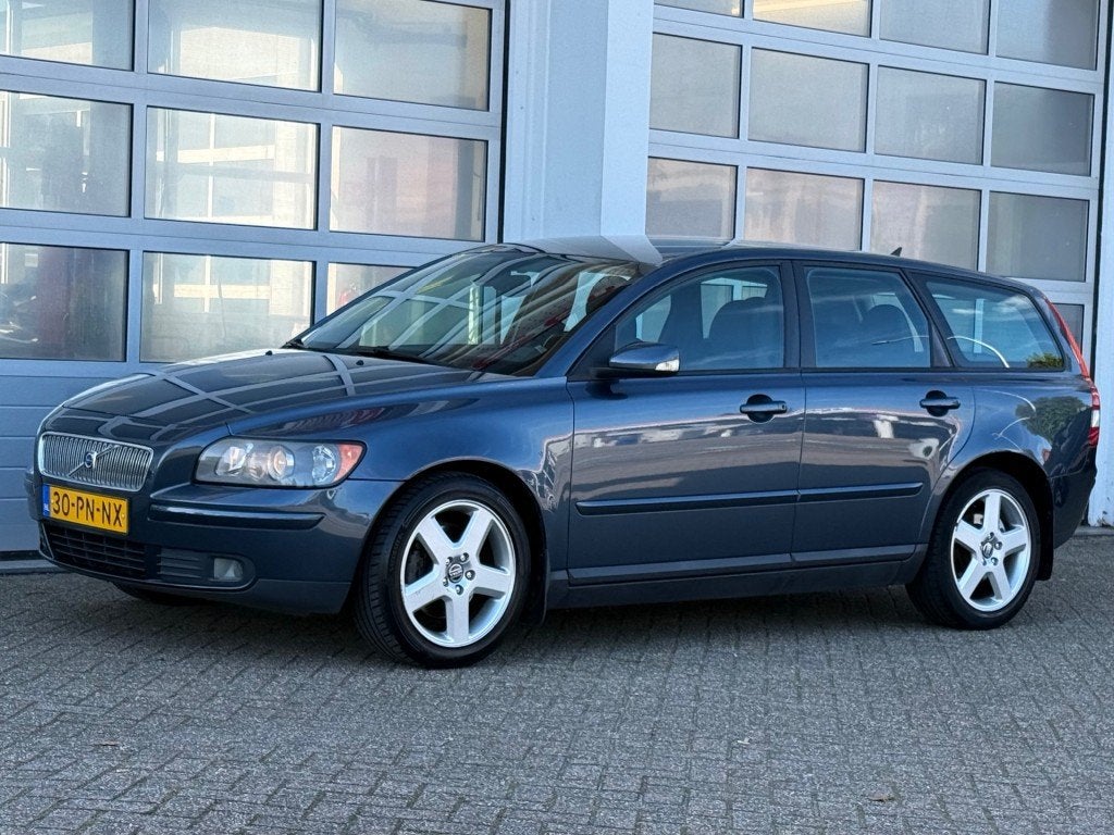 Volvo V50 2.4 Momentum 140PK 5-Cil Clima Cruise Pdc Trekhaak, Gebruikt, 700 kg, Blauw, Origineel Nederlands