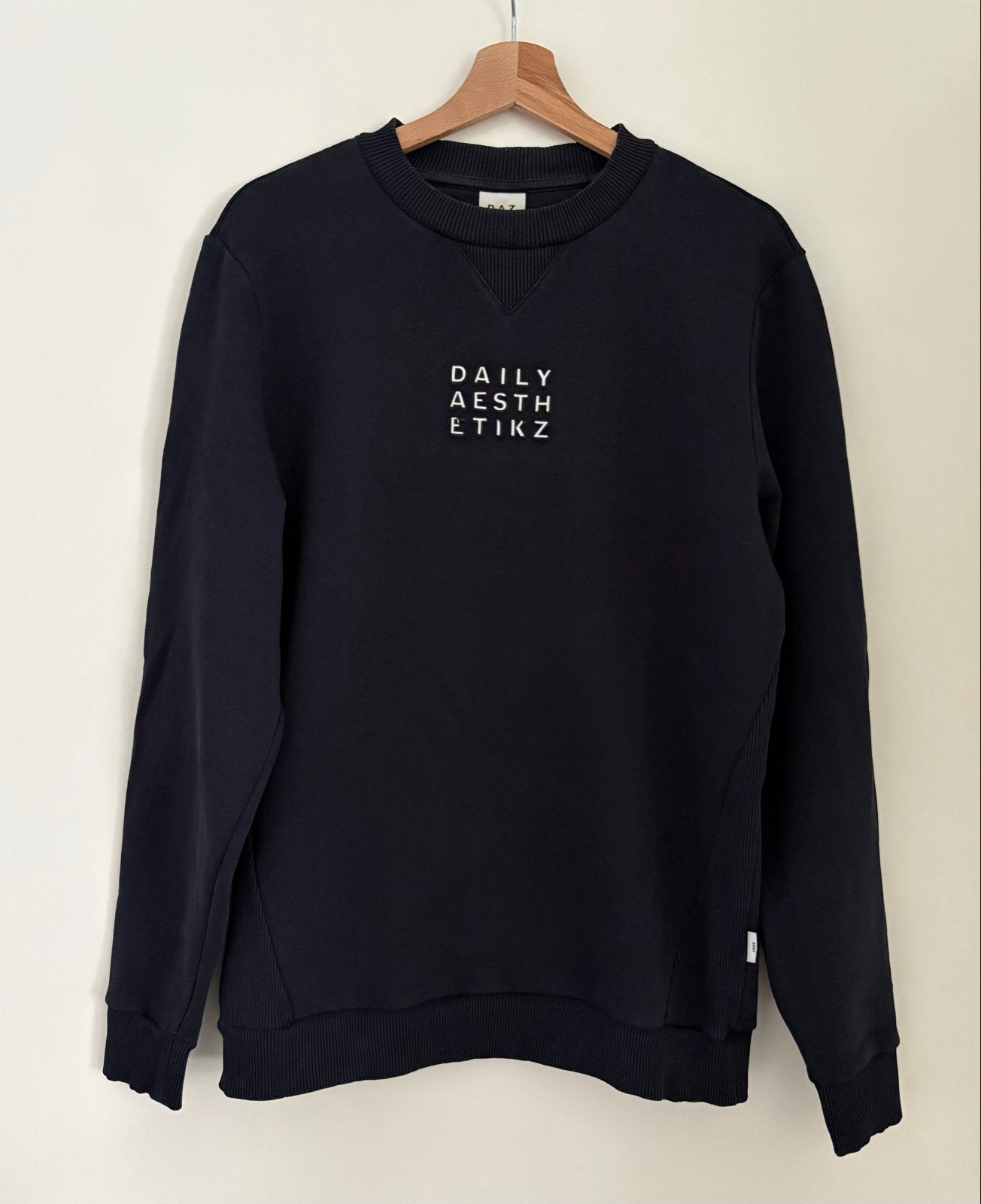 Donkerblauwe Daily Aesthetikz sweater / trui - Maat L, Ophalen of Verzenden, Zo goed als nieuw, Maat 52/54 (L), Blauw