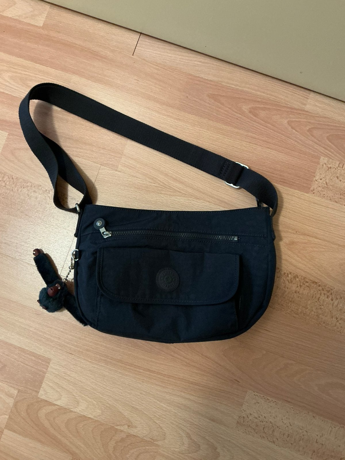 Merk: Kipling schoudertas kleur donkerblauw, Ophalen of Verzenden, Zo goed als nieuw, Blauw, Kipling