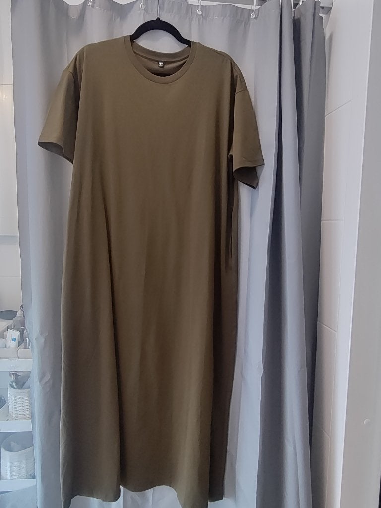 Dress Uniqlo olive green cotton size XL, Maat 46/48 (XL) of groter, Nieuw, Ophalen of Verzenden, Boven de knie