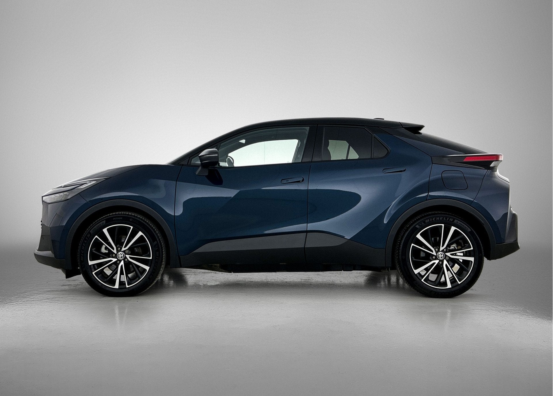 Toyota C-HR 2.0 Plug-in Hybrid 220 Executive | Navigatie | J, Auto's, Toyota, 12 maanden, 4 cilinders, Blauw, Leder en Stof