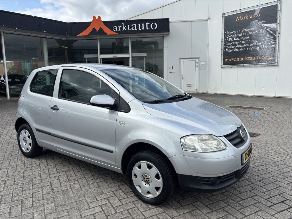 Volkswagen Fox 1.2 Trendline Bluetooth Airco Trekhaak, Auto's, Voorwielaandrijving, Stof, Metallic lak, 4 stoelen