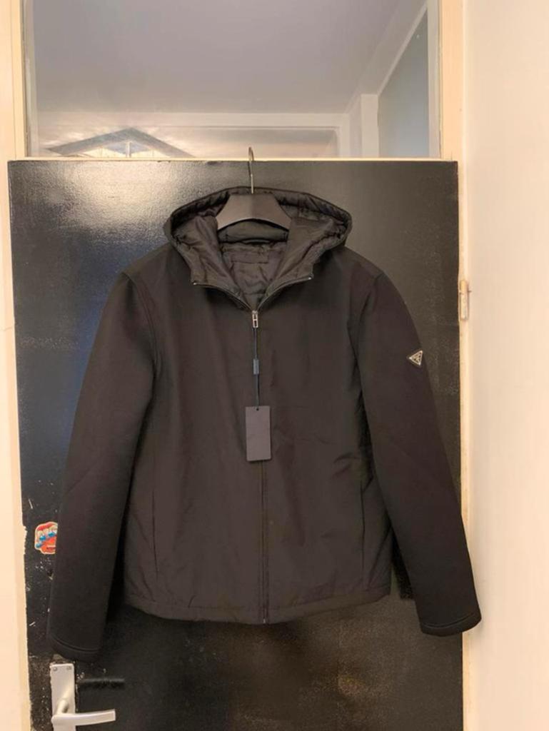 Prada Re-nylon Jas - Maat M - NIEUW, Ophalen of Verzenden, Nieuw, Maat 48/50 (M), Zwart