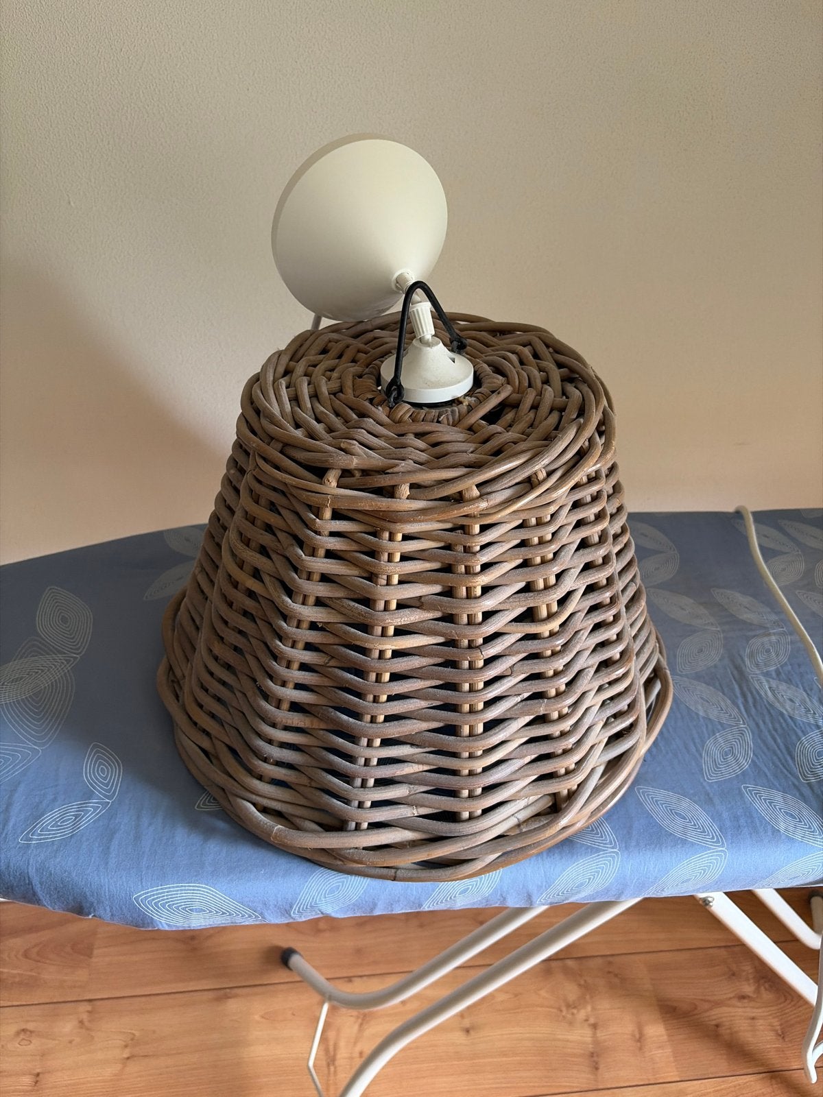 Landelijke rotan hanglamp Riviera Maison stijl, Zo goed als nieuw, Natuurlijk materiaal, Landelijk riviera maison brocante, E27 (groot)