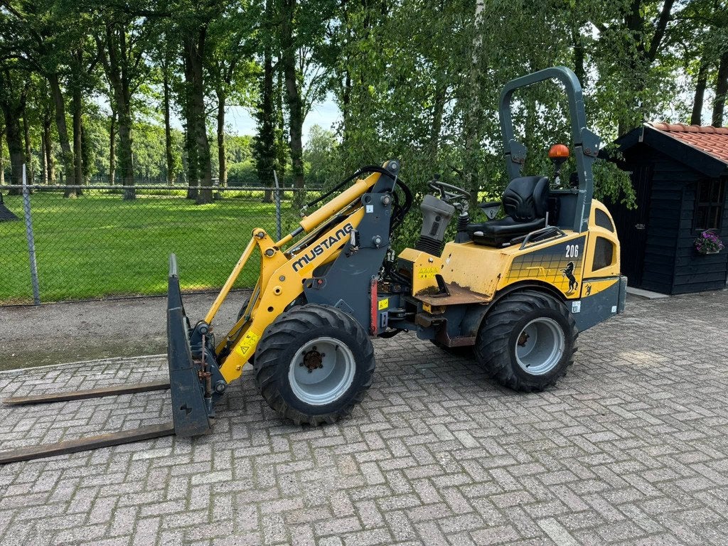Mustang AL 206 Shovel + Kenteken (bj 2009), Zakelijke goederen, Machines en Bouw | Kranen en Graafmachines, Wiellader of Shovel