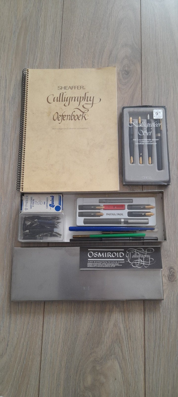 Pennenset kalligrafie en boekje., Verzamelen, Pennenverzamelingen, Ophalen of Verzenden, Balpen, Overige merken