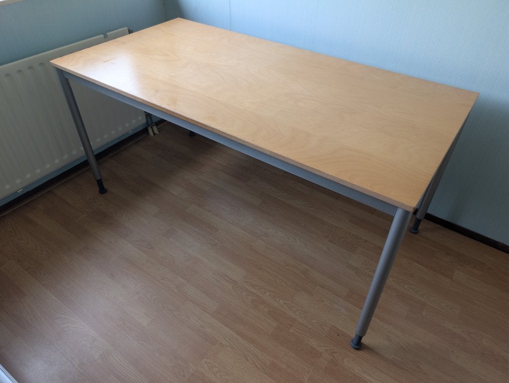 Ikea Effektiv bureau 160 x 80 cm in berken / zilver, Huis en Inrichting, Bureaus, Ophalen, 160 cm, Gebruikt, Scandinavisch