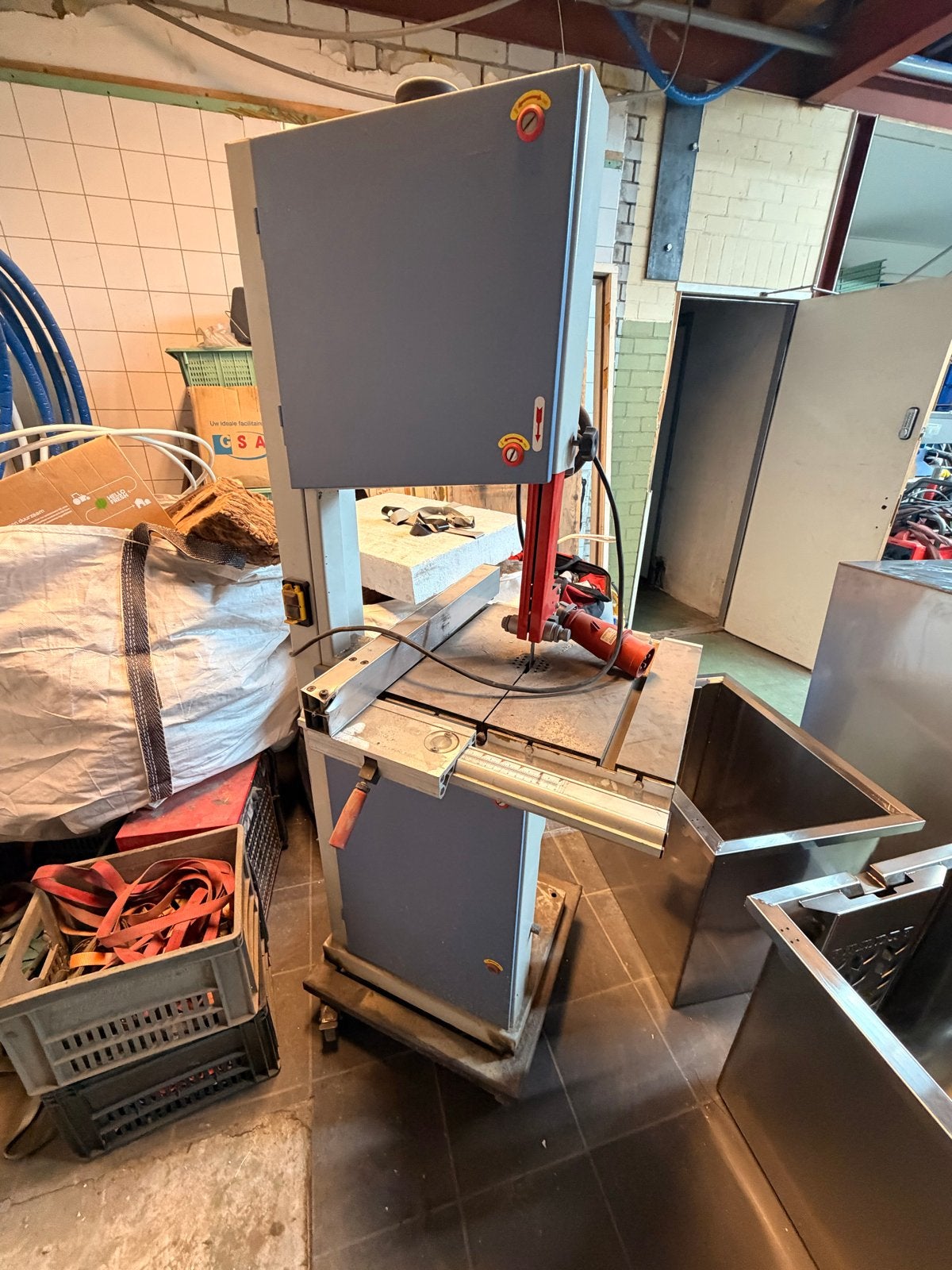 HBM Lintzaag 380 volt met onderstel en wielen, Ophalen, Gebruikt, 1200 watt of meer, Lintzaag
