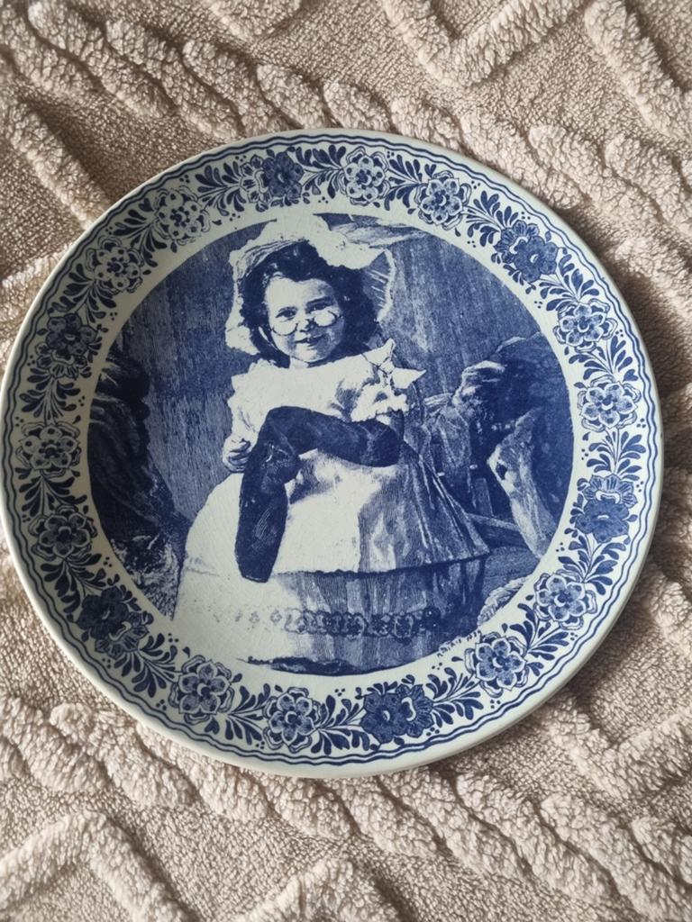 Delfts Blauw wandbord 15 euro afbeelding breiend meisje, Ophalen