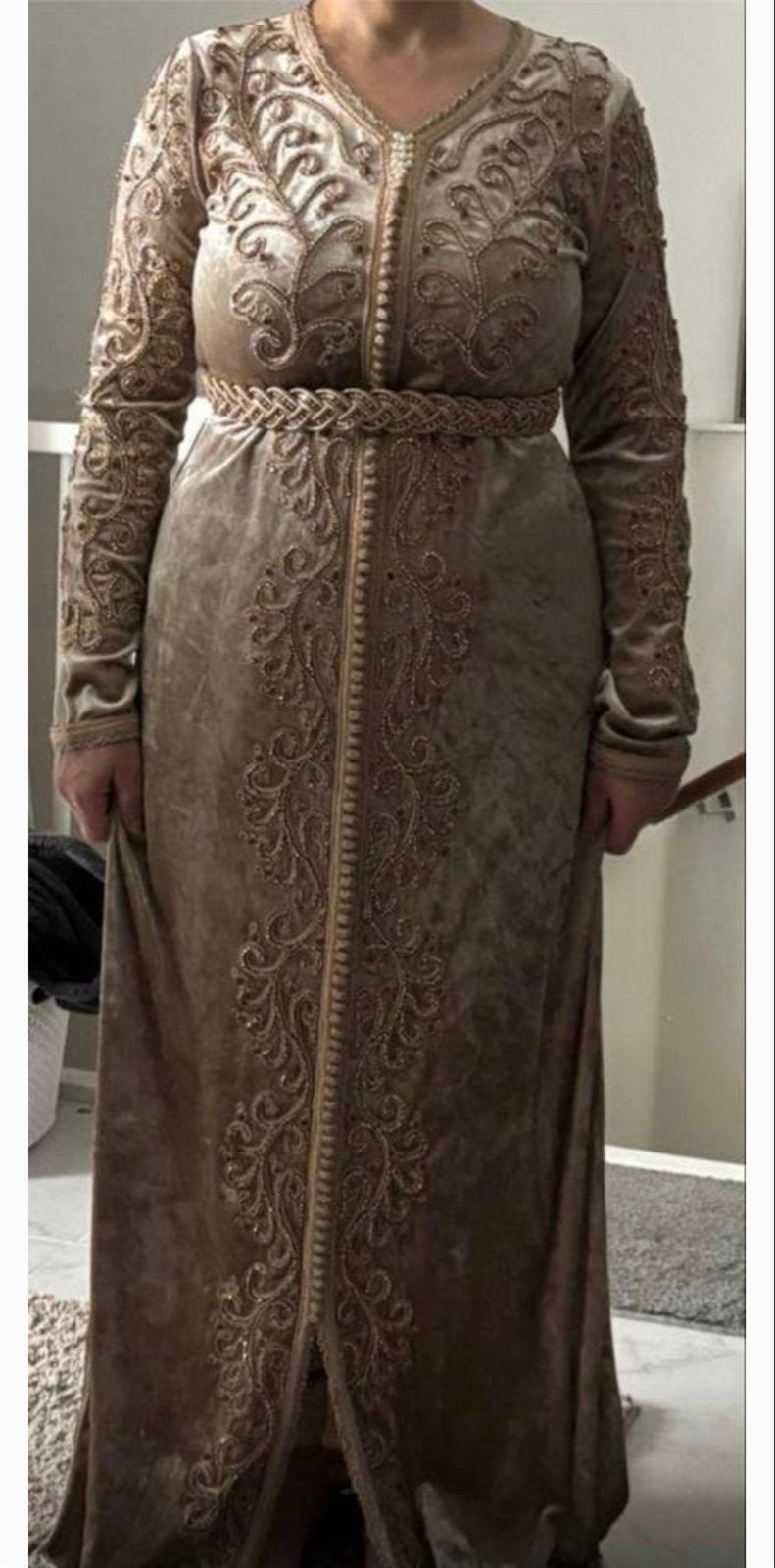 Elegante caftan vol kralen en steentjes, Maat 38/40 (M), Galajurk, Beige, Ophalen of Verzenden