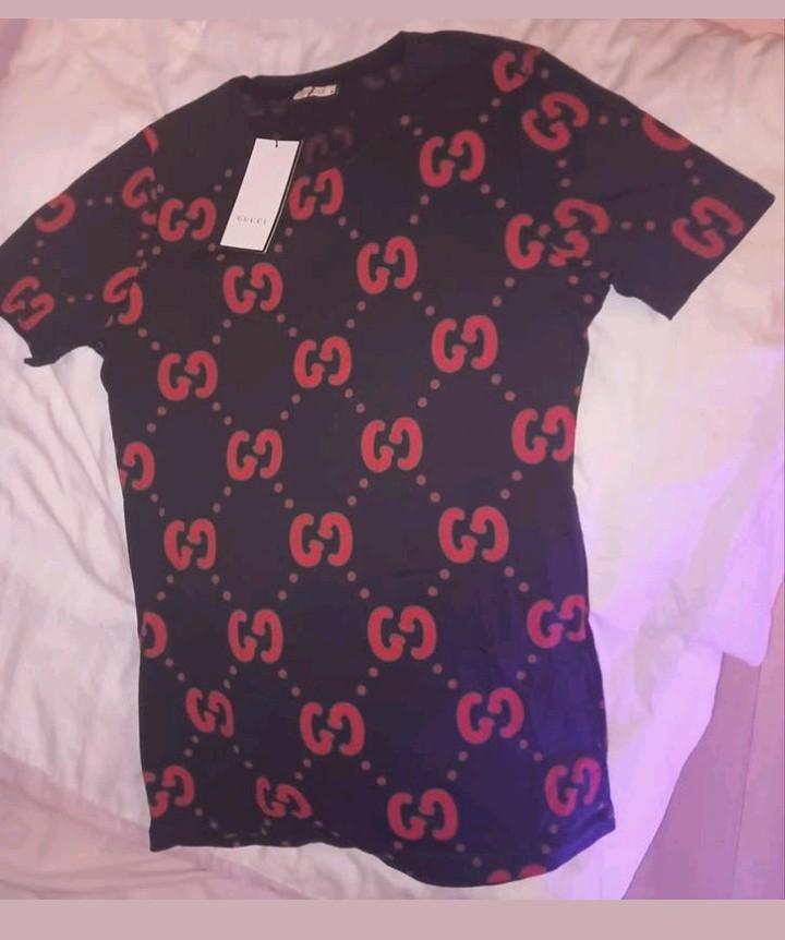 Zwart heren shirt met rode logos all over maat M, Ophalen of Verzenden, Nieuw, Zwart