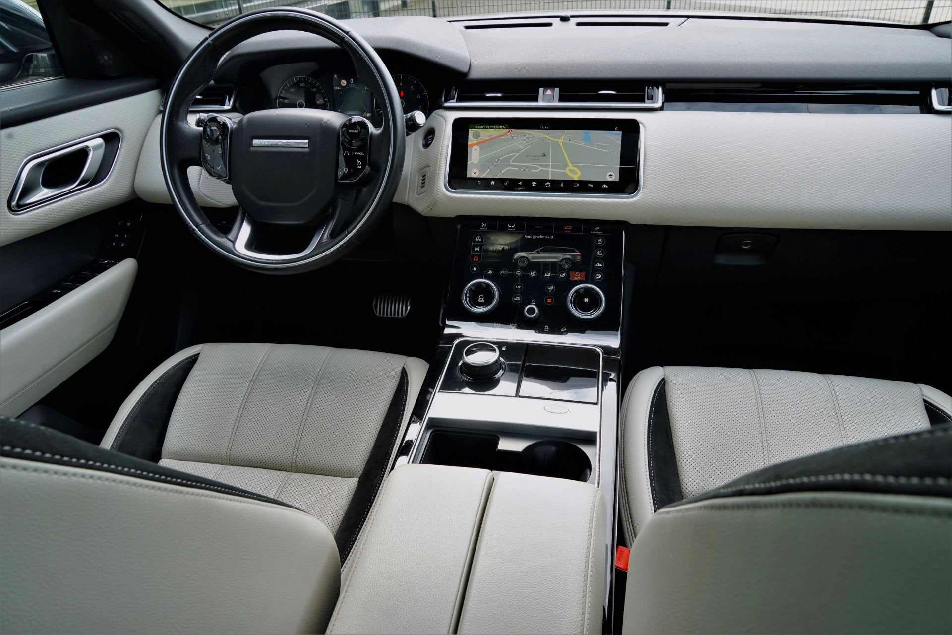 Land Rover Range Rover Velar 2.0 P300 AWD R-Dynamic Pano Luc, Gebruikt, 4 cilinders, Automatische klimaatregeling, Range Rover Velar