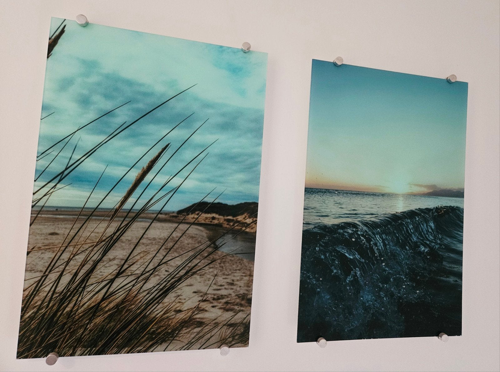 Set van 2 foto's op acrylplaat: strand en golf, Huis en Inrichting, Woonaccessoires | Schilderijen, Tekeningen en Foto's, Ophalen