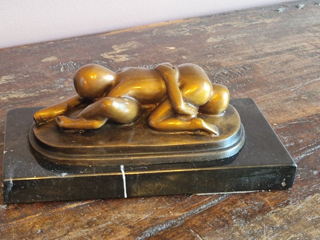 Erotisch Bronzen Art Deco sculptuur op marmeren basis, Antiek en Kunst, Ophalen of Verzenden, Brons