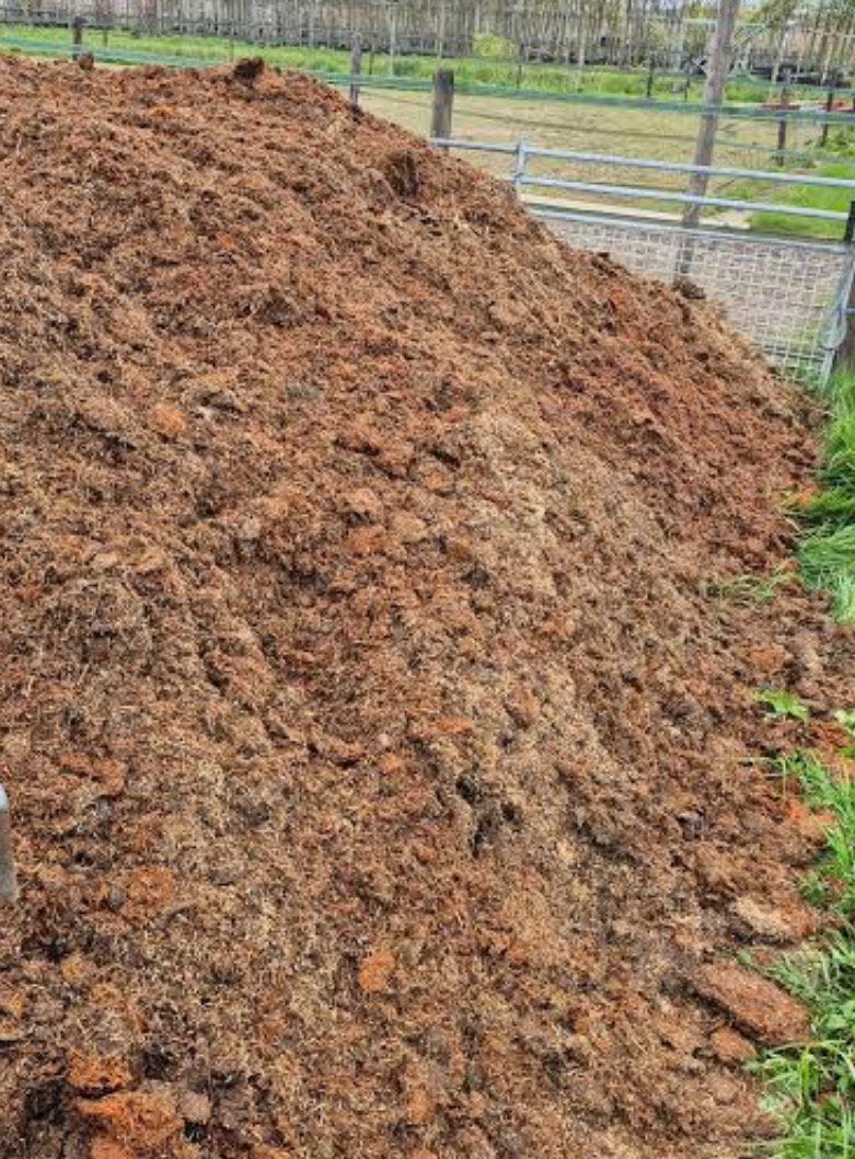 Paardenmest zonder stro - gratis compost, Ophalen, Compost
