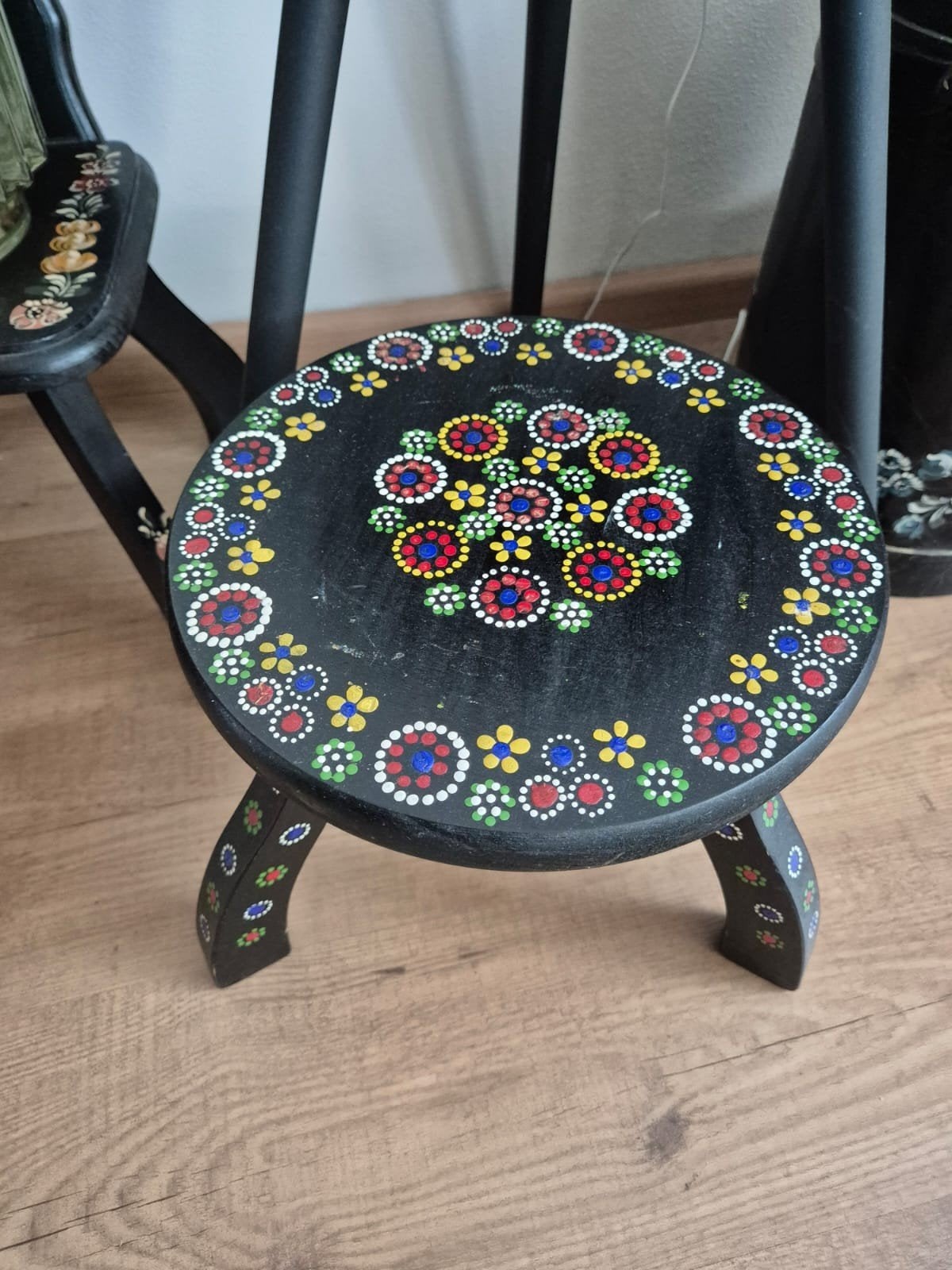Decoratieve Melkbus, Krukje en Kinderstoel met Bloemen, Ophalen