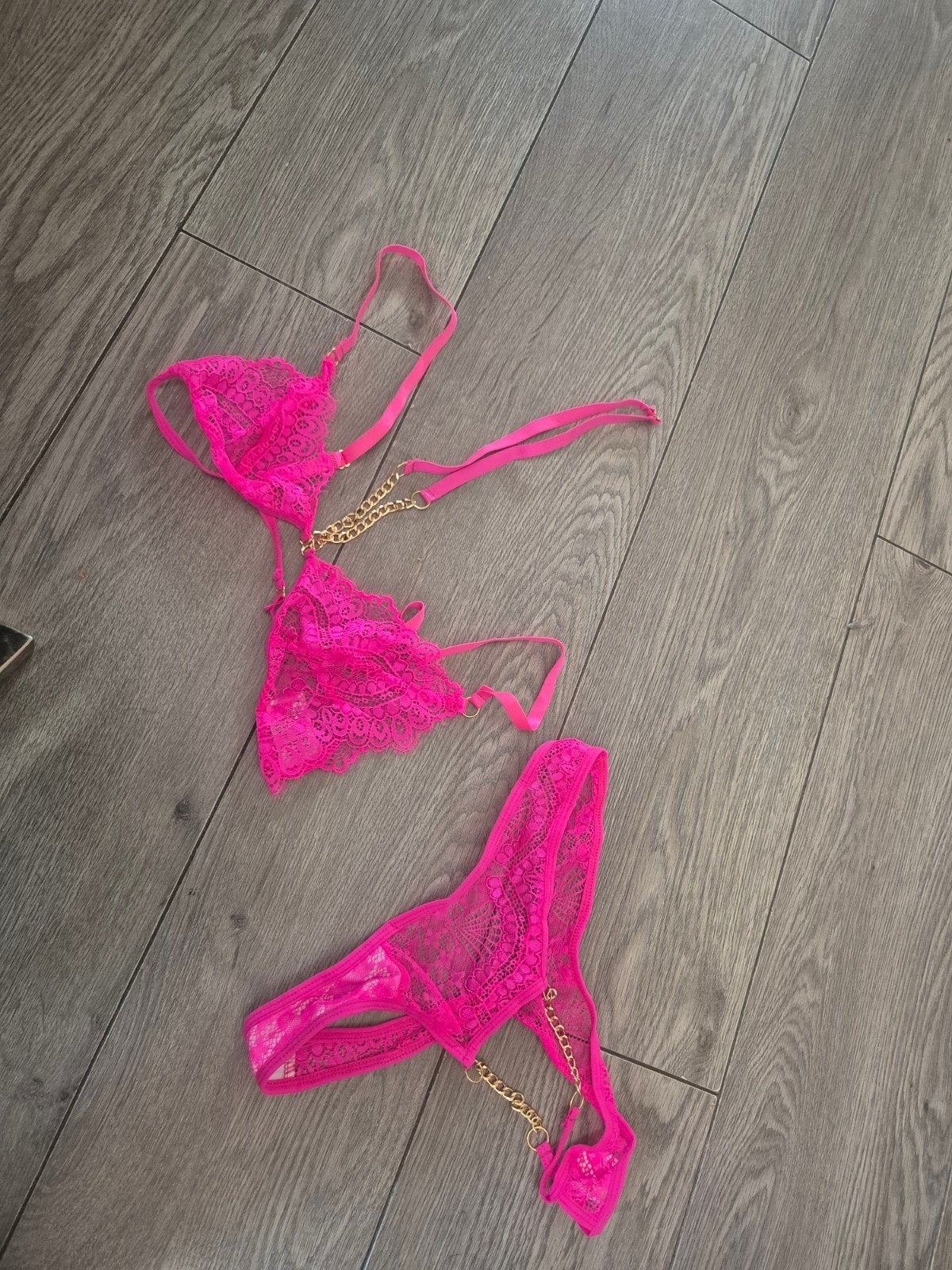 Neon Roze Kanten Lingerie Setje met Gouden Details, Kleding | Dames, Ophalen of Verzenden, Roze, Setje