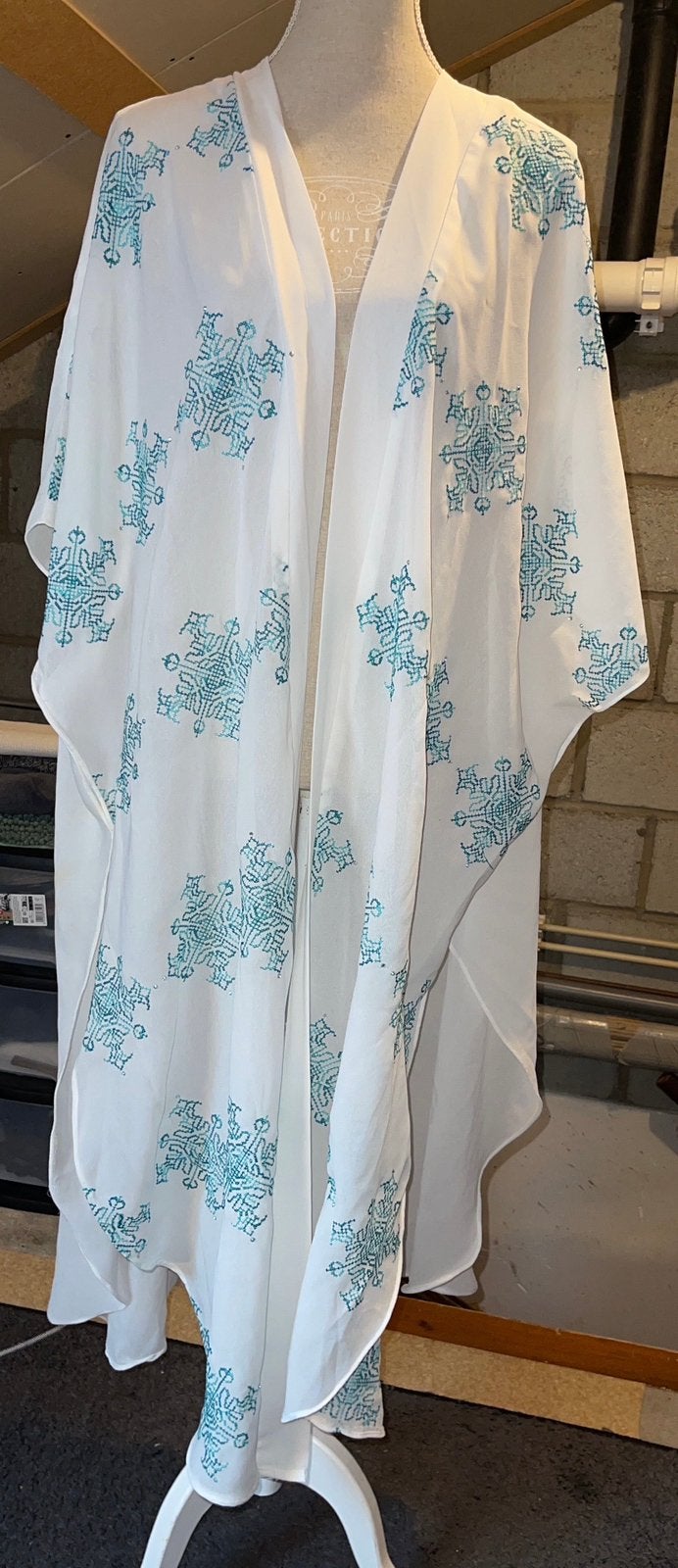 Witte kimono met blauwe borduursels, Ophalen, Zo goed als nieuw