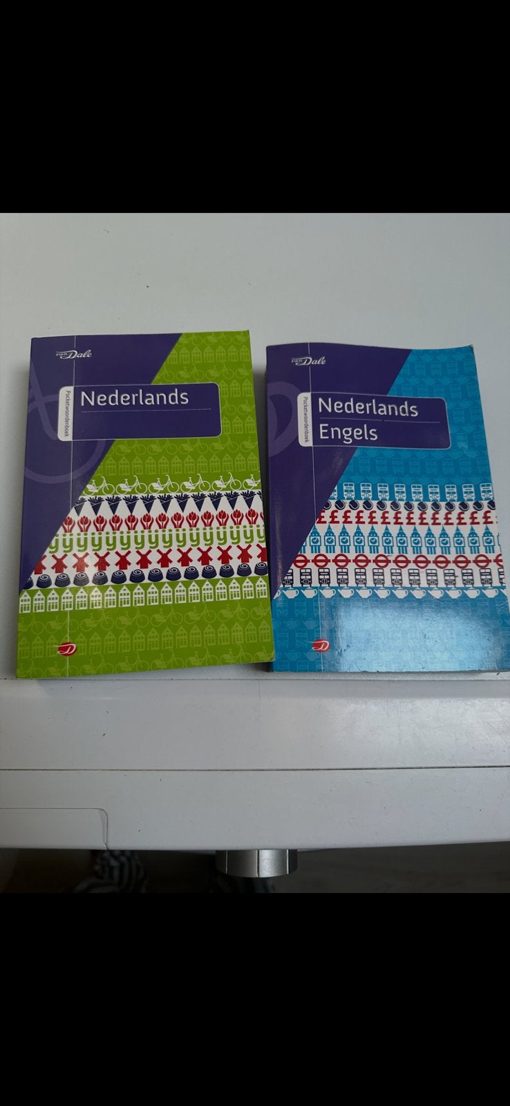 Twee nederlands-engels/nederlands woordenboeken, Ophalen of Verzenden, Zo goed als nieuw, Van Dale, Engels